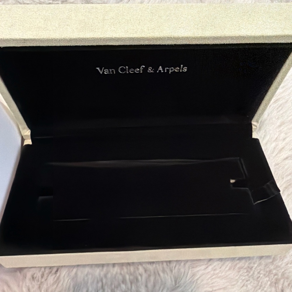 Van Cleef & Arpels Men's Black Jewelry Accessory
